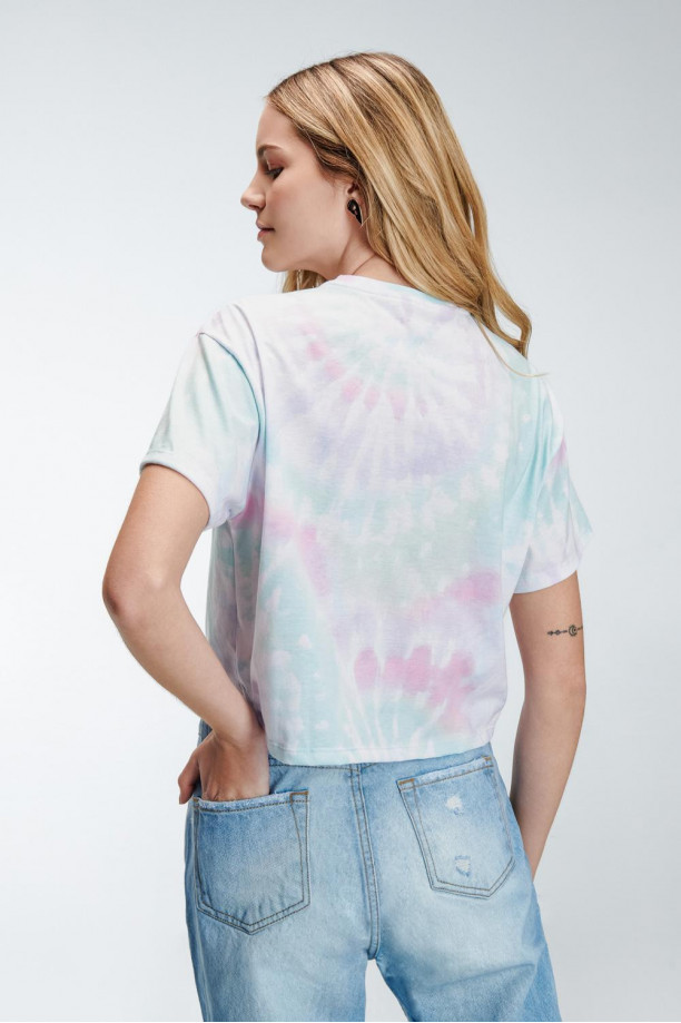 Camiseta manga corta con estampado en frente.