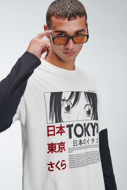 Camiseta estampada, cuello redondo, manga larga con sobremanga corta y estampado frente.