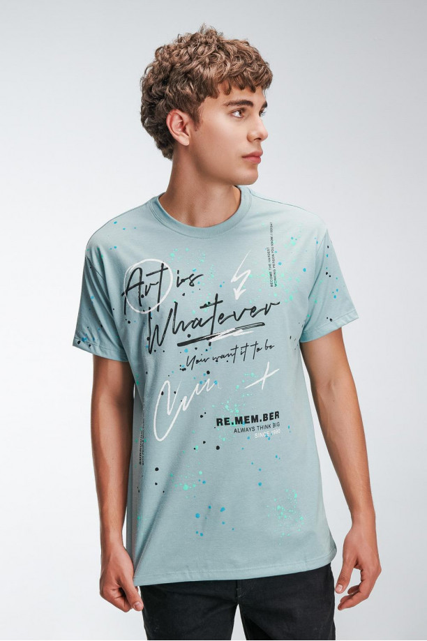 Camiseta cuello redondo, manga corta estampado en frente y mangas