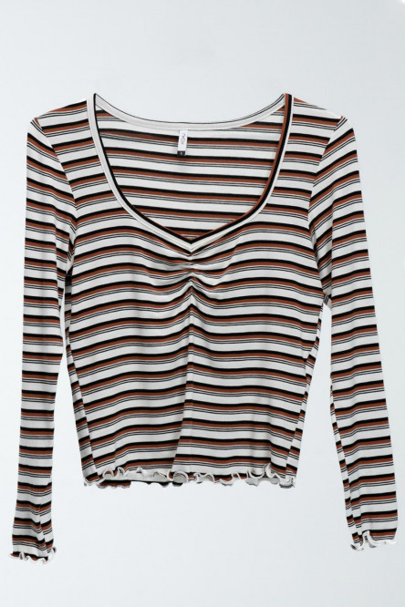 Camiseta estampada, manga larga con cuello redondo.