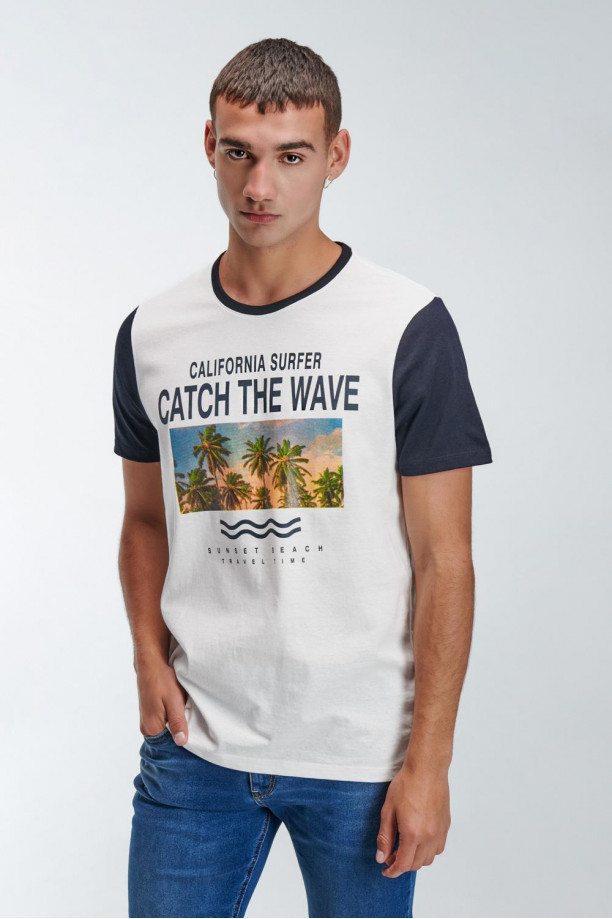Camiseta básica manga corta estampada.