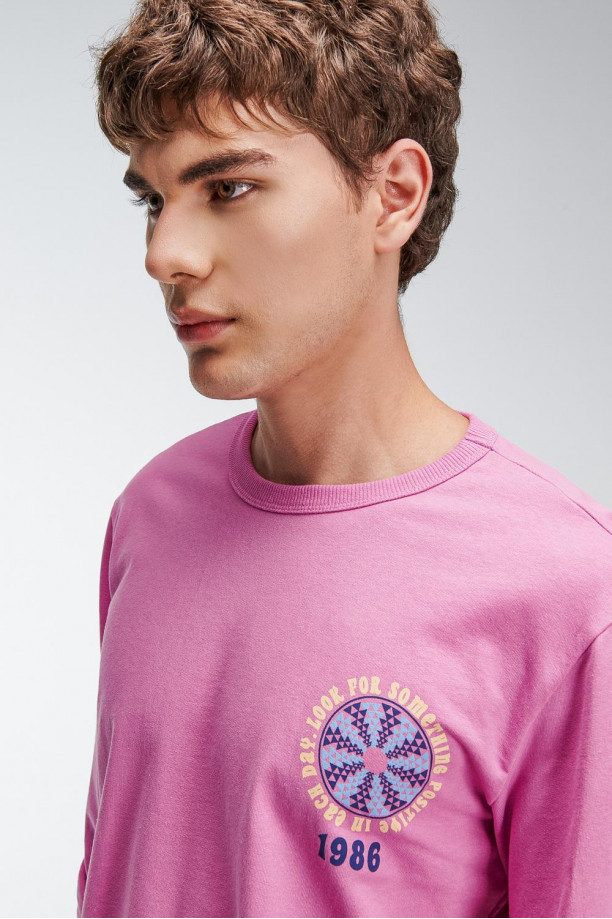 Buzo cuello redondo estampado.