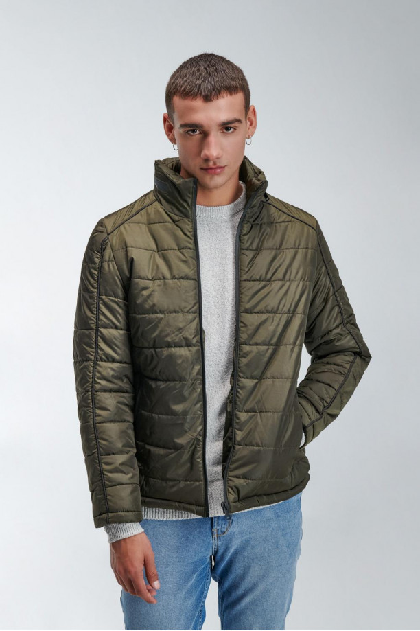 Chaqueta acolchada con capota