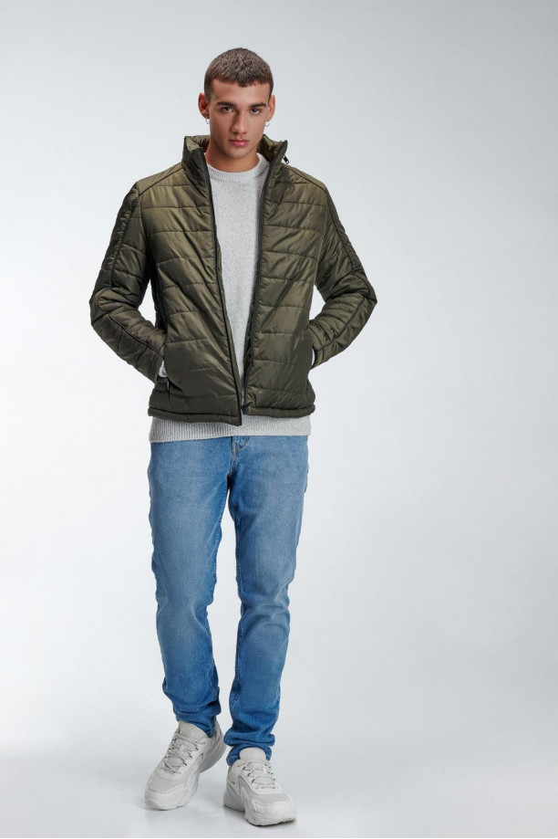 Chaqueta acolchada con capota