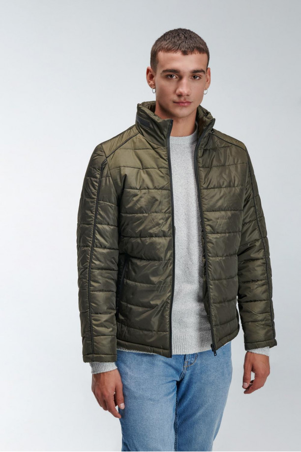 Chaqueta acolchada con capota