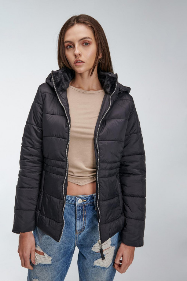 Chaqueta acolchada con capota