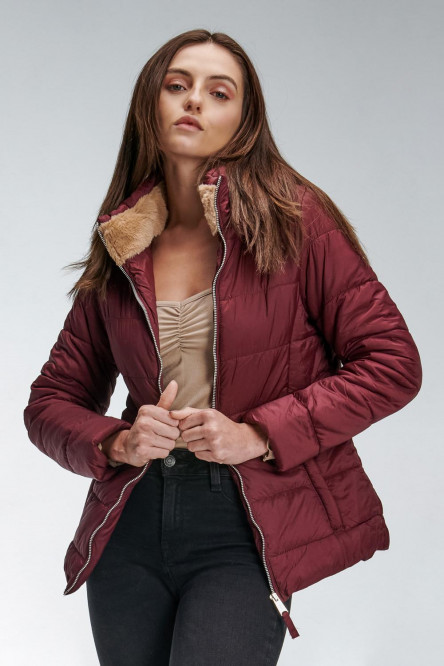 Chaqueta acolchada con capota