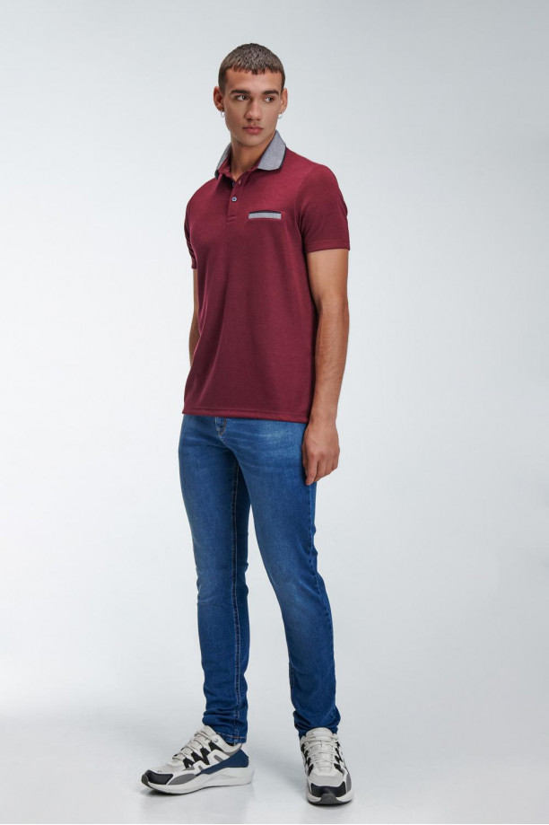 Camiseta Polo unicolor con cuello tejido.