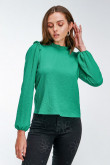 Blusa cuello alto con abotonadura en escote espalda.