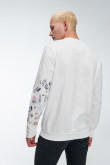 Buzo cuello redondo estampado.