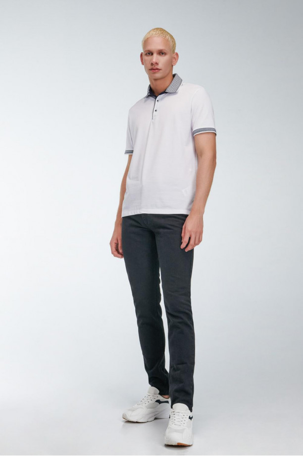 Camiseta Polo unicolor con cuello y puños tejido con diseño