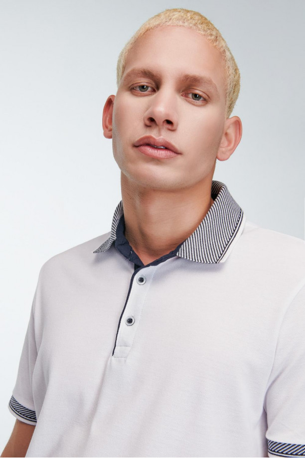 Camiseta Polo unicolor con cuello y puños tejido con diseño