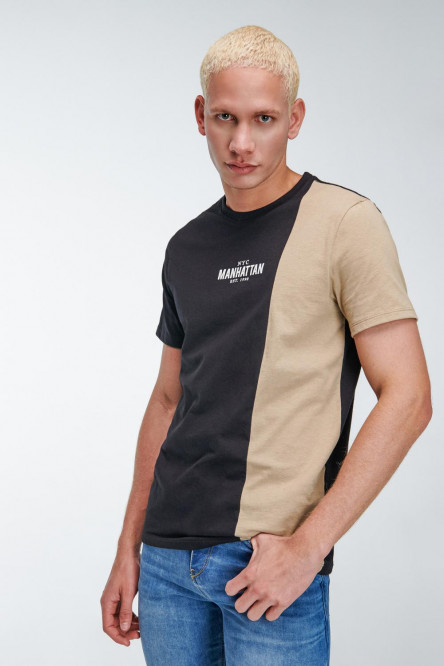 Camiseta estampada, cuello redondo, manga corta  con estampado frente