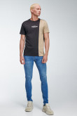 Camiseta estampada, cuello redondo, manga corta  con estampado frente