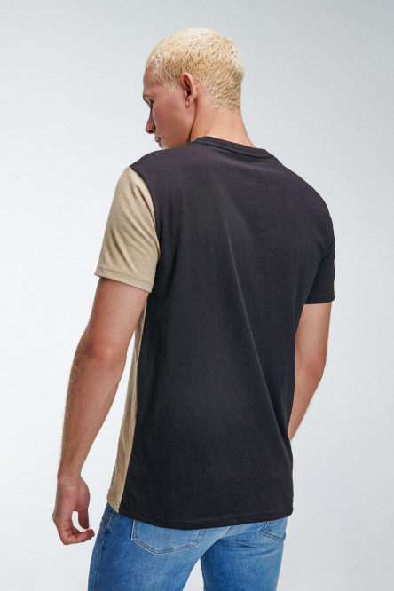 Camiseta estampada, cuello redondo, manga corta  con estampado frente