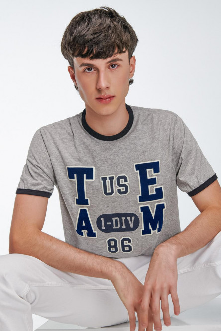 Camiseta manga corta estampada.