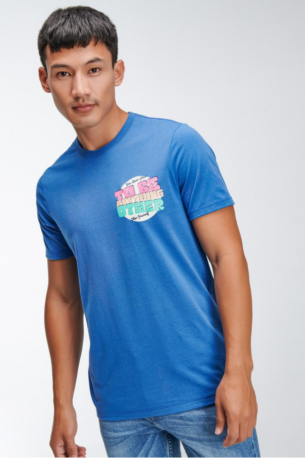 Camiseta básica manga corta estampada.