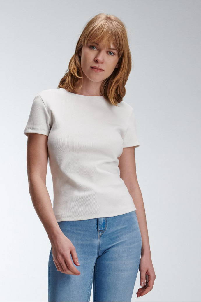 Camiseta básica, manga corta.