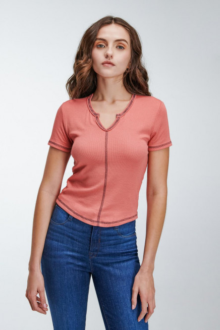 Camiseta crop top, con costuras en contraste unicolor