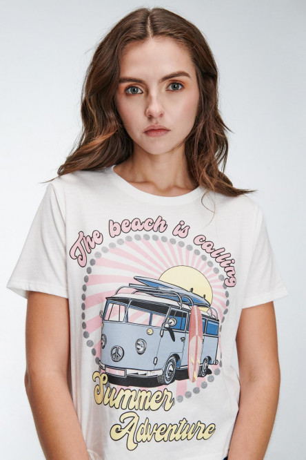 Camiseta básica manga corta estampada surf.