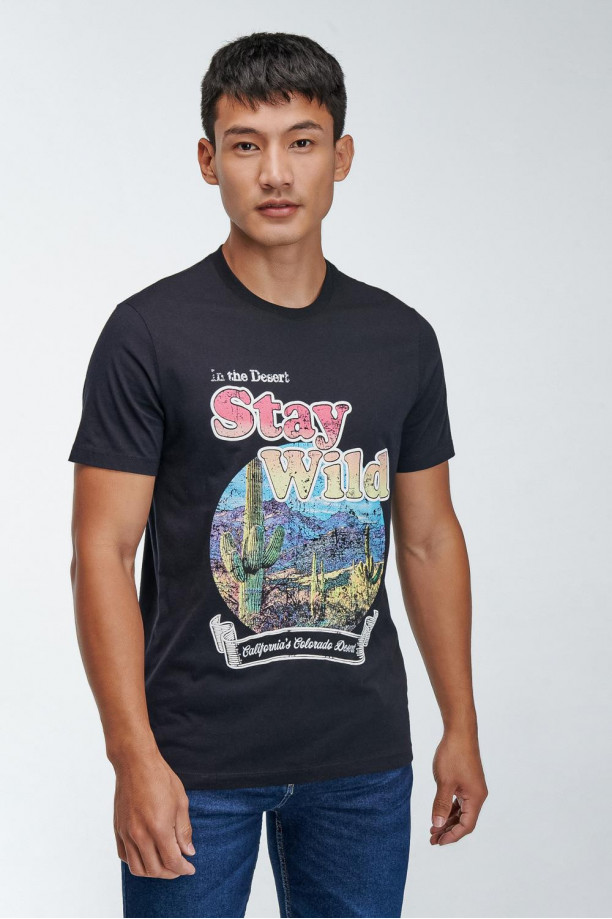 Camiseta básica manga corta estampada.