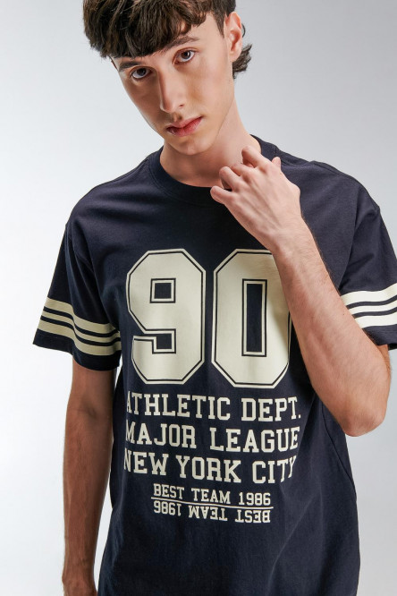Camiseta manga corta con estampado.