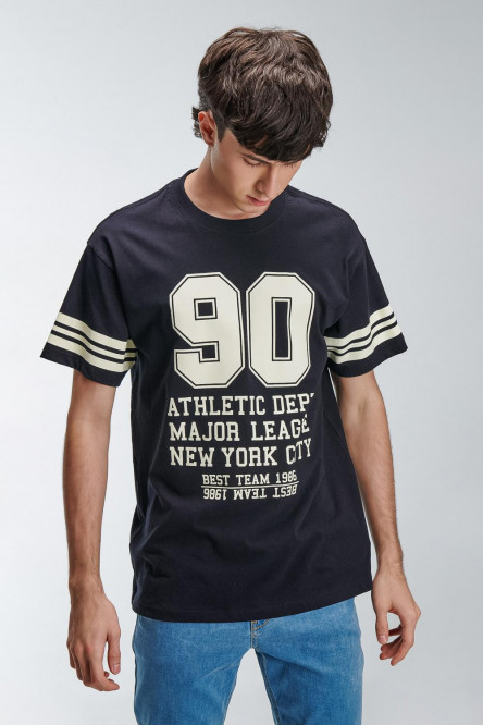 Camiseta manga corta con estampado.