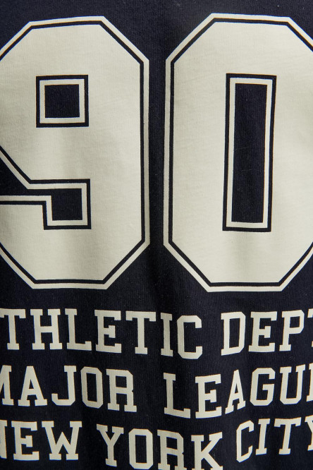 Camiseta manga corta con estampado.