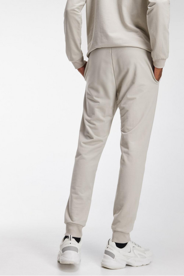 Jogger con bolsillos, estampado