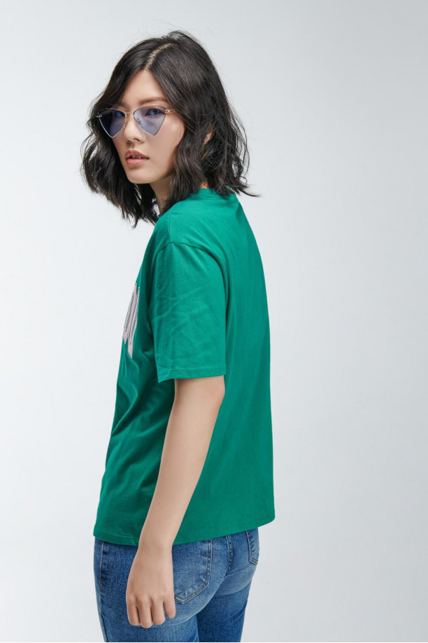 Camiseta básica manga corta estampada.