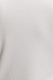 Camiseta unicolor, manga larga con cuello redondo.