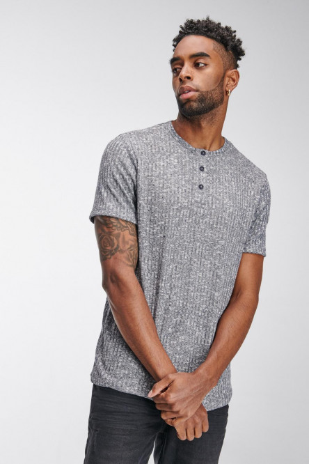 Camiseta masculina  con pechera y manga corta