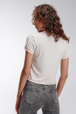Camiseta crop top, con costuras en contraste con estampado en frente