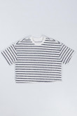 Camiseta en rayas, manga corta con cuello redondo.