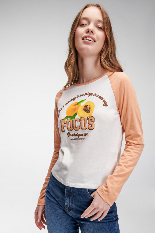 Camiseta manga larga con estampado en frente