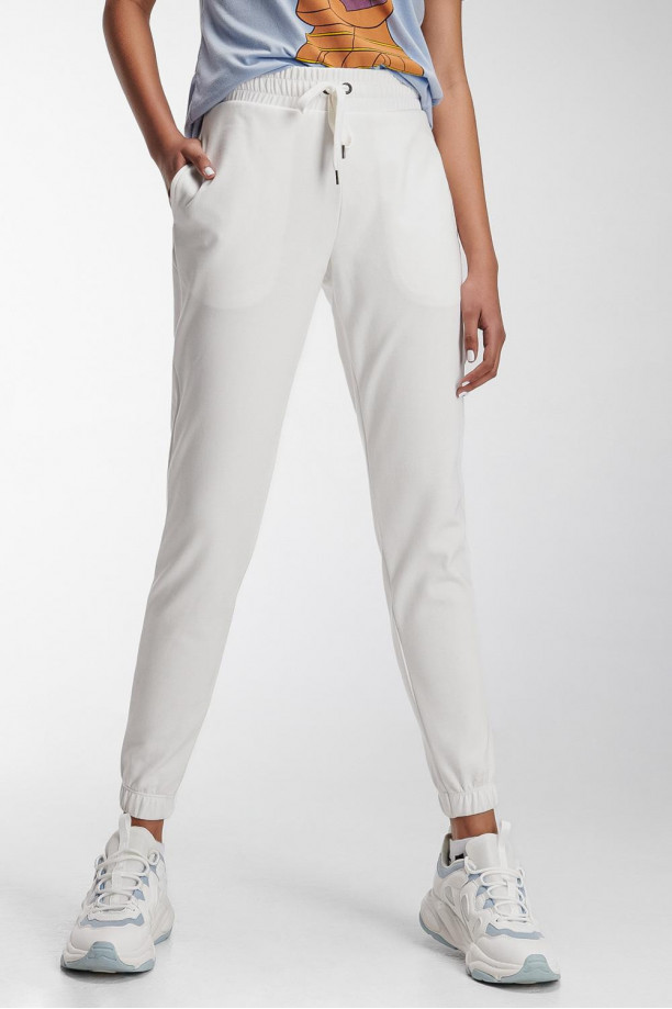 Pantalon jogger para mujer, unicolor, con bolsillos en costado.