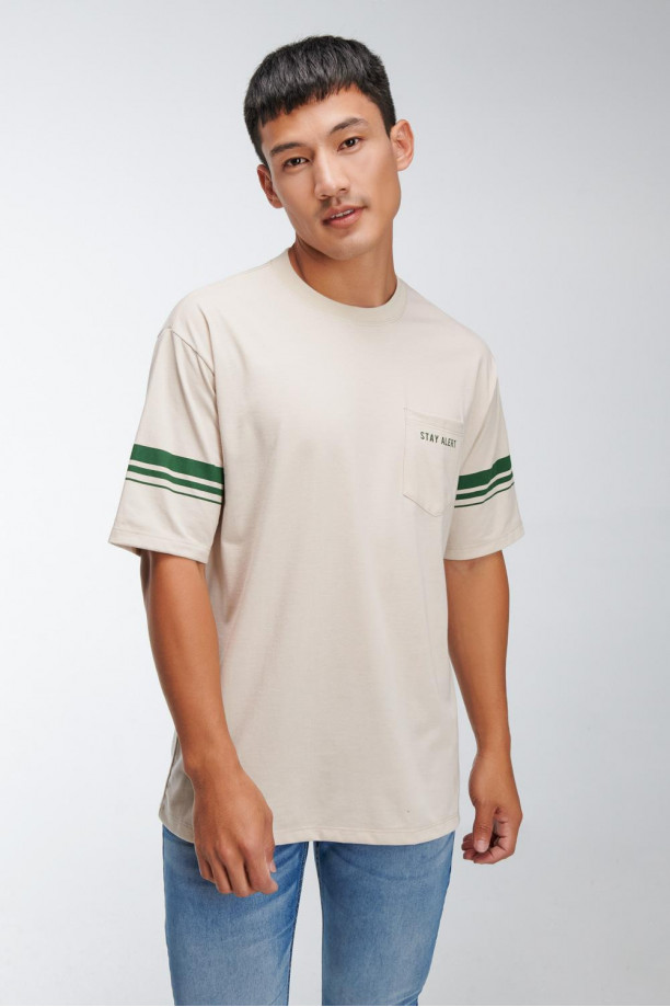 Camiseta manga corta con estampado y bolsillo de parche.
