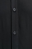 camisa-color-solido-con-tela-fluida-manga-corta-cuello-sport-collar