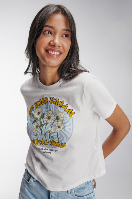 Camiseta básica manga corta estampada.