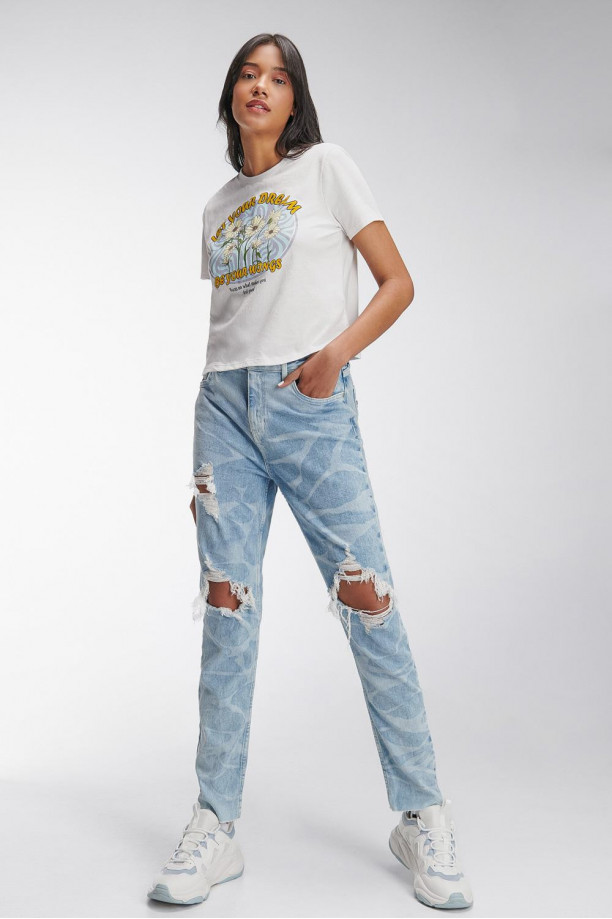 Camiseta básica manga corta estampada.