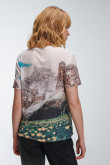 Camiseta estampada, con cuello redondo y manga corta