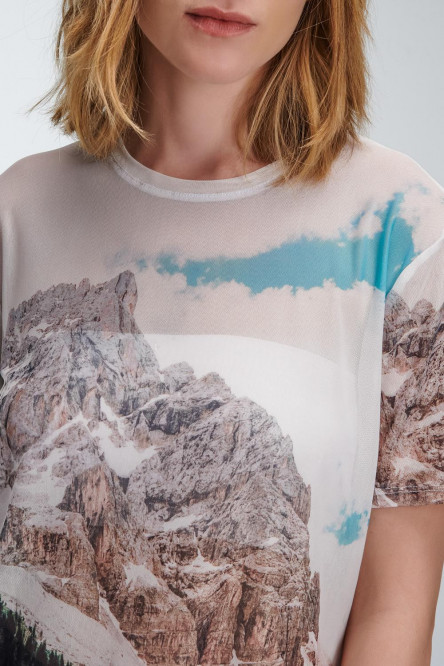 Camiseta estampada, con cuello redondo y manga corta