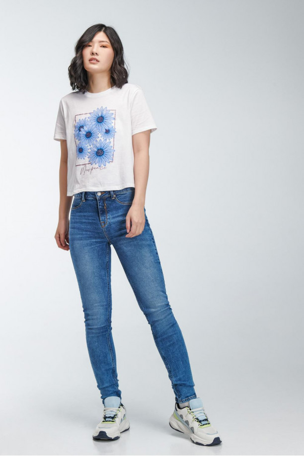 Camiseta básica manga corta estampada.