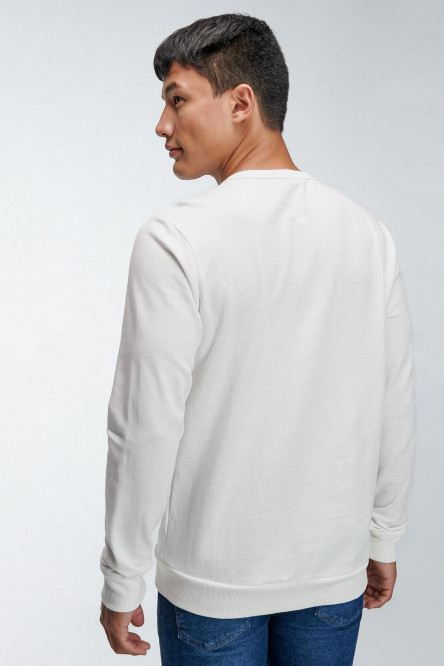 Buzo cuello redondo estampado.