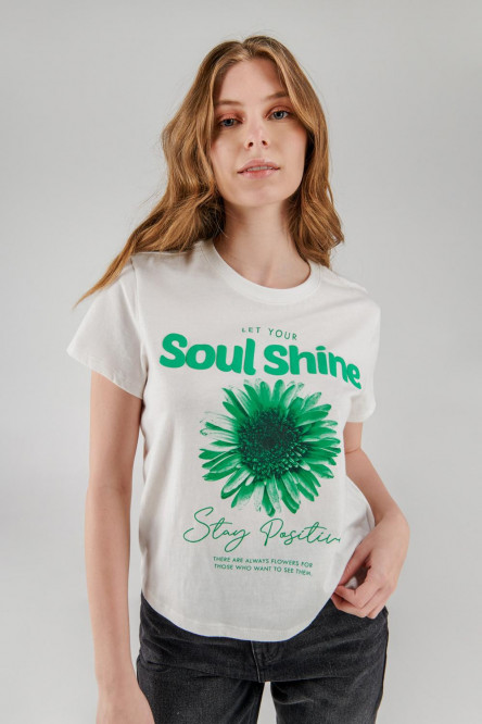 Camiseta básica manga corta estampada.