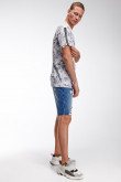 Camiseta cuello redondo, manga corta con estampado en frente