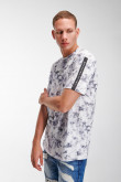 Camiseta cuello redondo, manga corta con estampado en frente