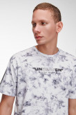 Camiseta cuello redondo, manga corta con estampado en frente