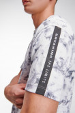 Camiseta cuello redondo, manga corta con estampado en frente