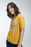 Camiseta básica manga corta estampada.